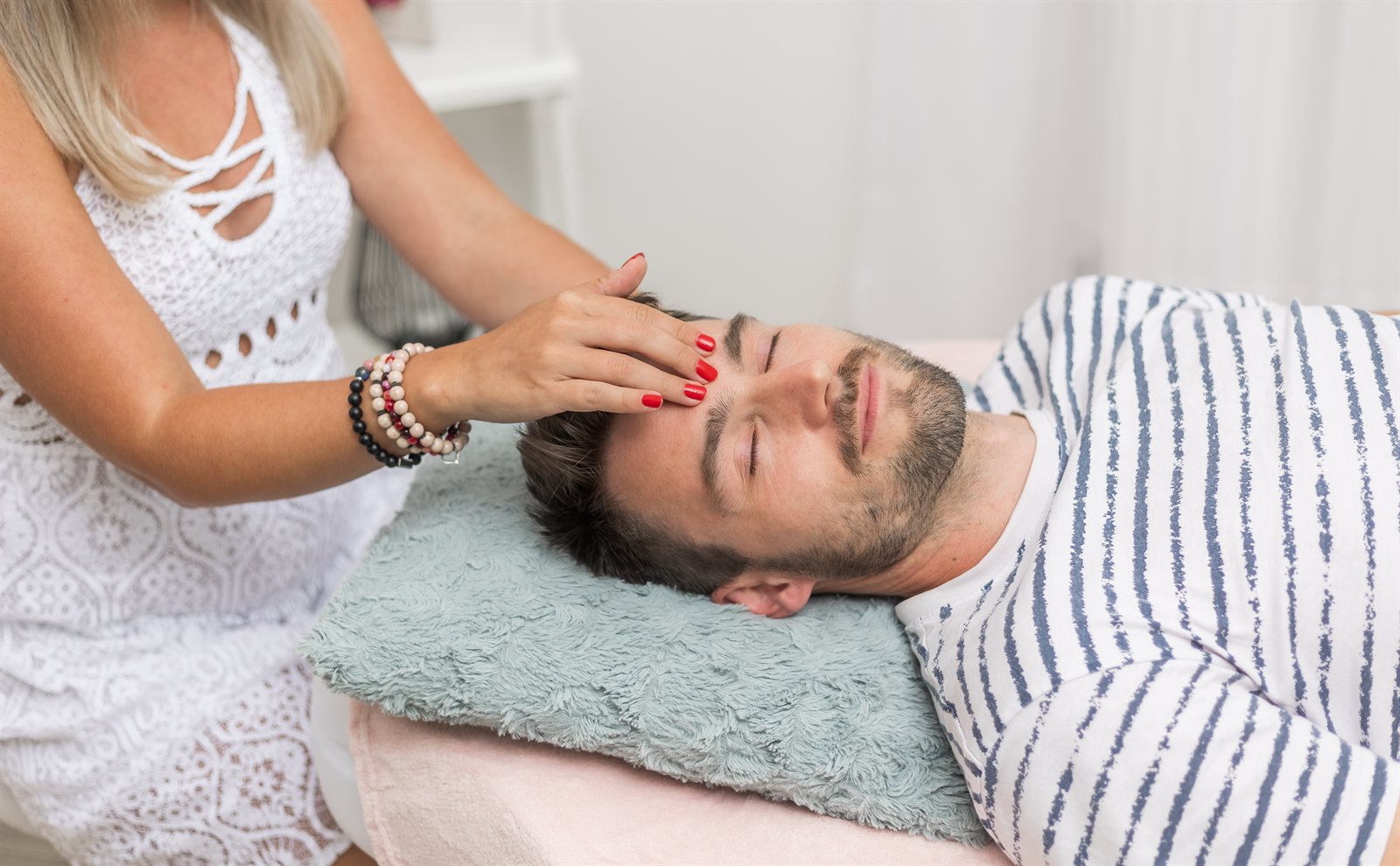 Pessoa em estado de relaxamento e meditação profunda